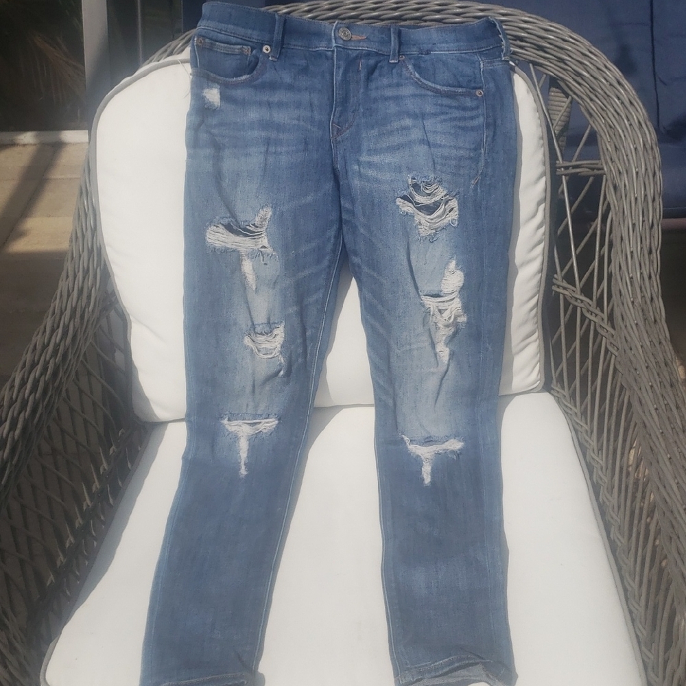 💙EXPRESS Distressed Jeans